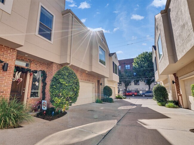 Building Photo - 3802 Center St