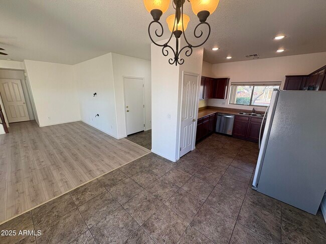 Building Photo - 7709 S 63rd Dr