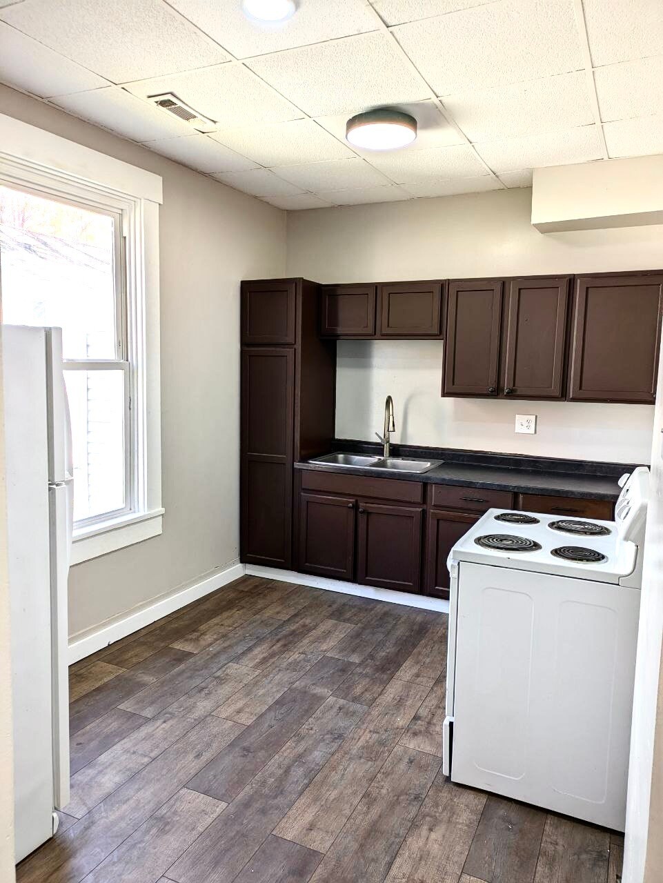 Building Photo - 231 E Market St