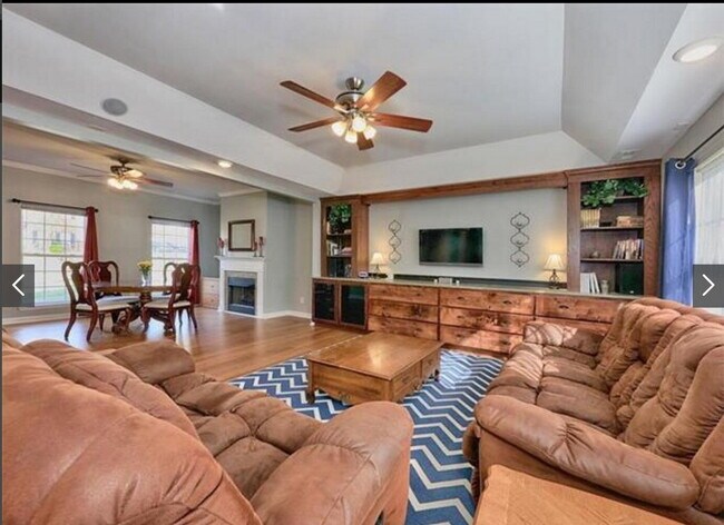 Building Photo - Huntersville, 2-Story Stone Front Traditio...