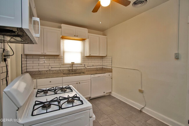 Building Photo - 1703 E Rio Grande Ave