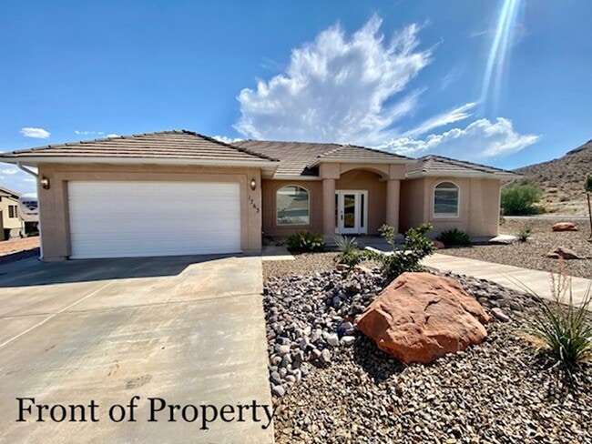 Primary Photo - SPACIOUS HOME FOR RENT!