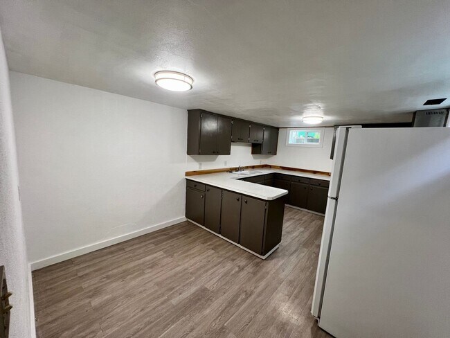 Building Photo - LR Johnson Triplex