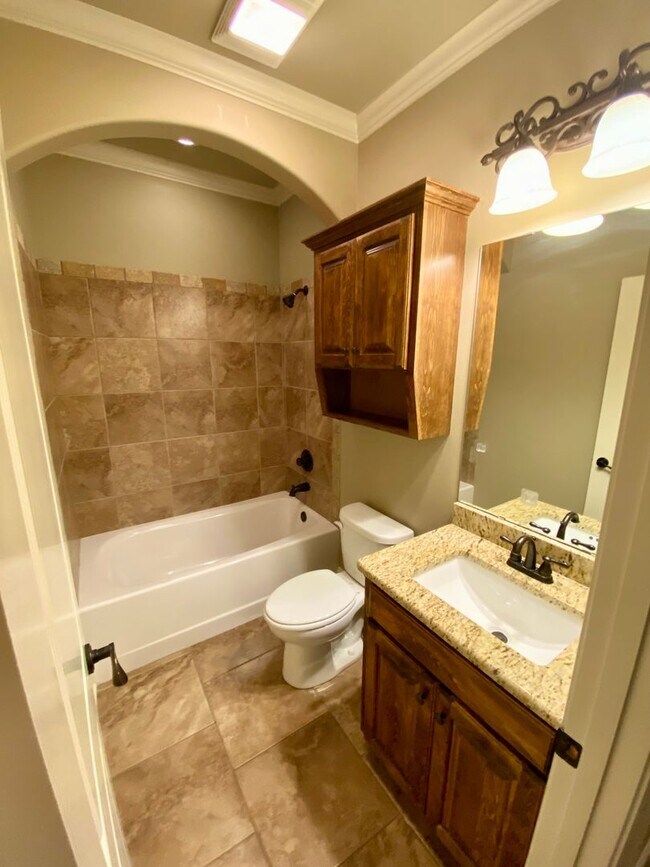 Building Photo - ** AVAILABLE JUNE 1ST ** STUNNING 4/3.5 IN...