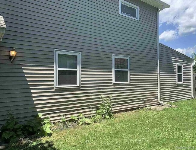 Building Photo - 11 Cherry St