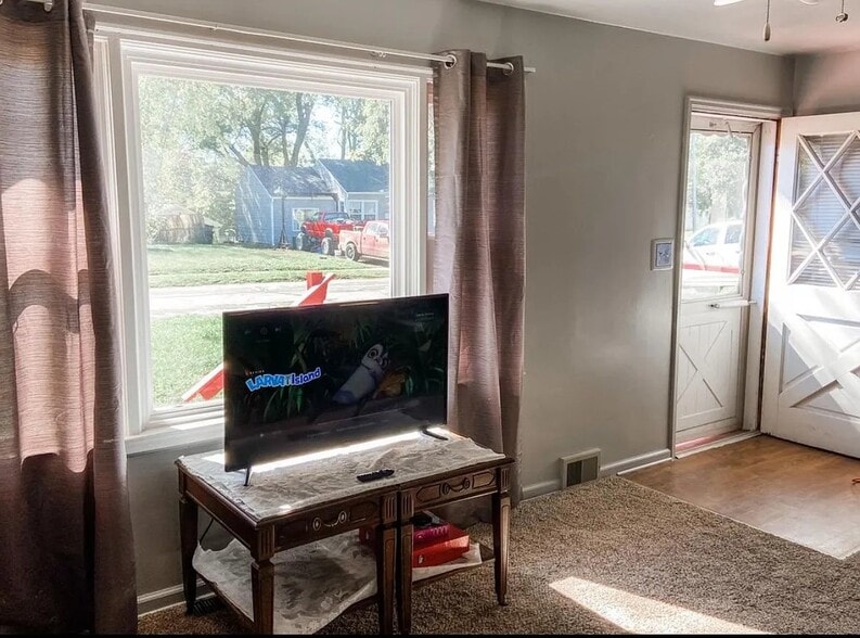 Building Photo - 713 Vest Dr