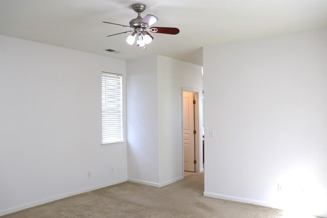 Building Photo - 2346 E Early Ave