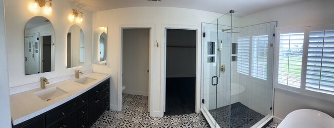 Building Photo - 31495 Sunningdale Dr