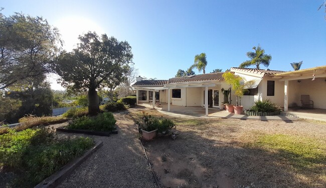 Building Photo - Fallbrook Ranch House