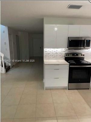 Building Photo - 9073 Vineyard Lake Dr