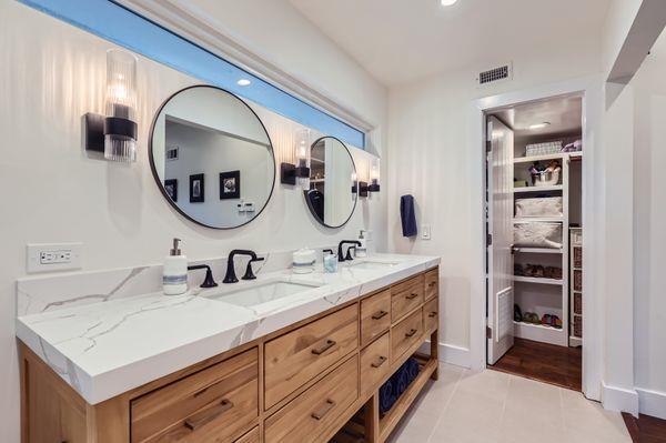 Building Photo - 2203 Doral Dr