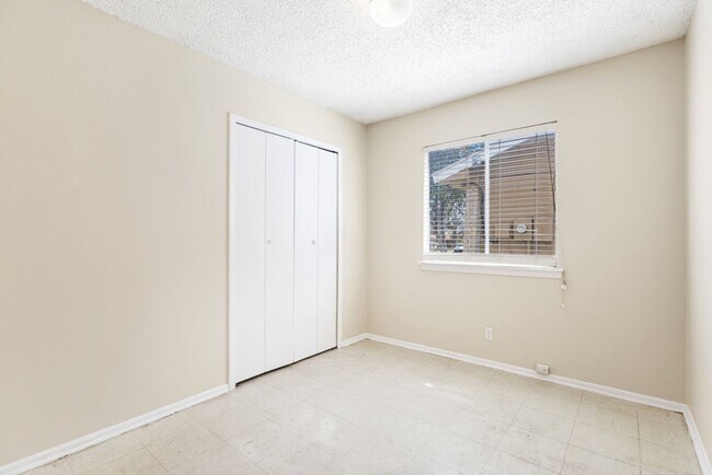 Building Photo - CASA ORO-4718