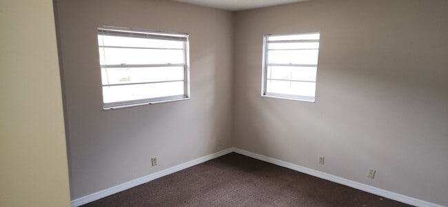 Building Photo - 233 Mimosa Dr