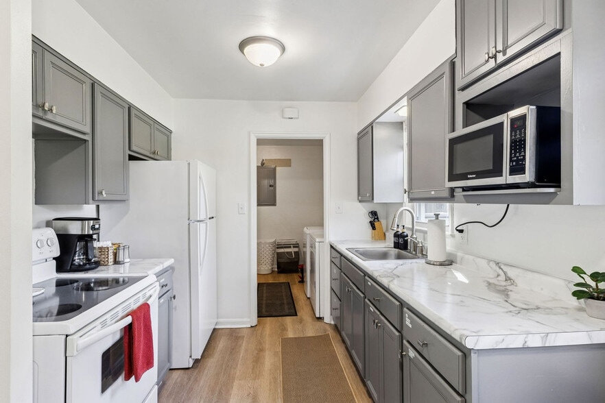 Building Photo - 6484 Aylesworth Dr