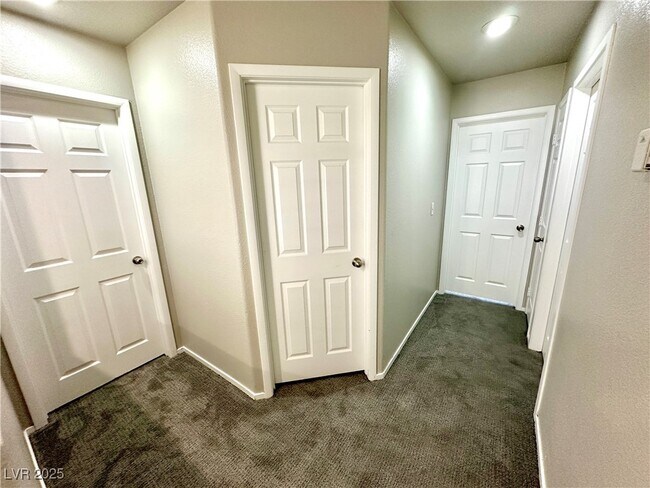 Building Photo - 2119 Tierra Del Verde St