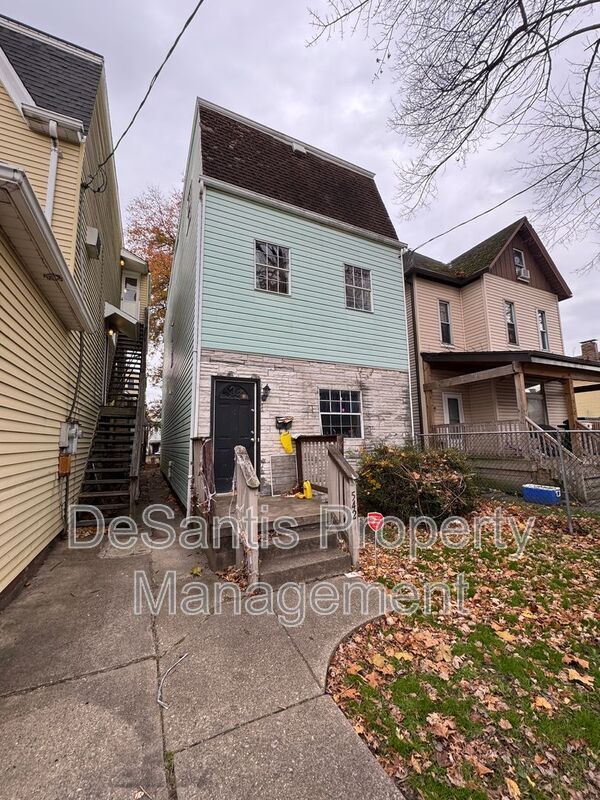 Building Photo - 542 5th Ave