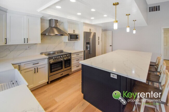 Building Photo - Beautiful 4 Bed / 3 Bath Bollinger Hills Home with Gorgeous Remodeled Kitchen!