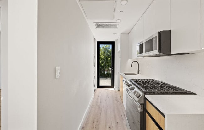 Building Photo - 17 Willow St