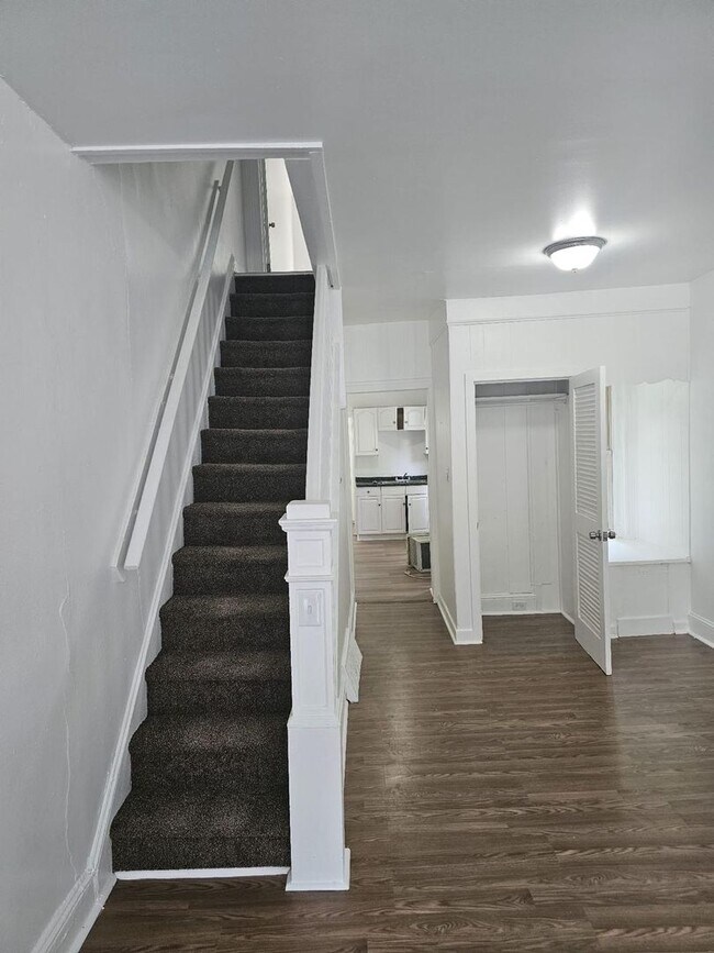 Building Photo - 3 bed 1 bath