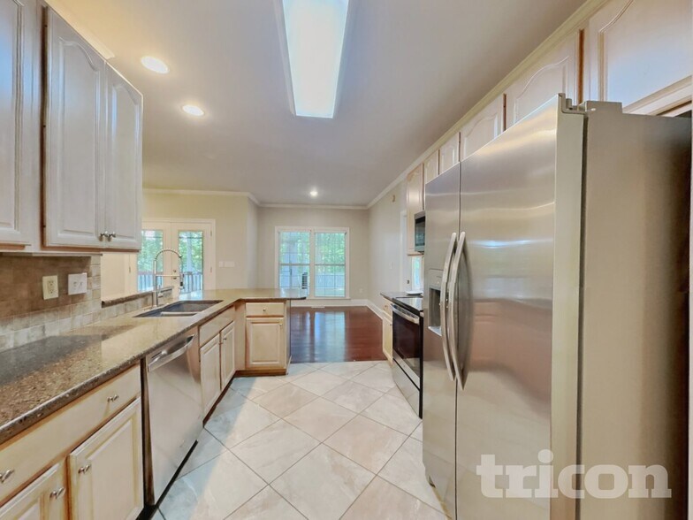 Building Photo - 1585 Deer Run Ct