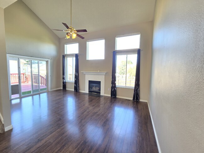 Building Photo - 4280 Solarglen Dr