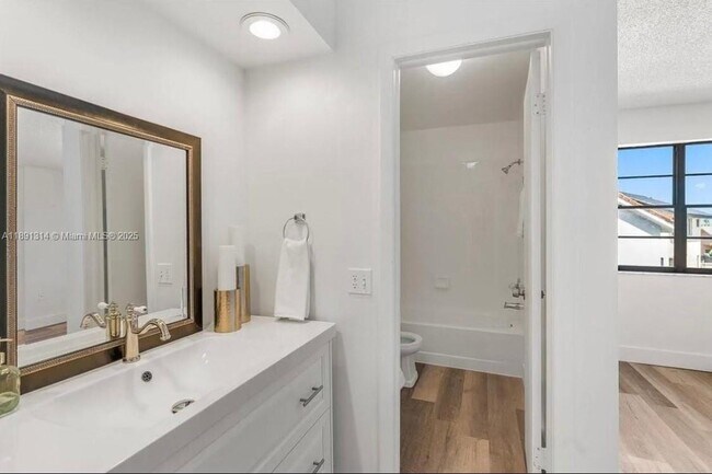 Building Photo - 2512 SW 113th Ct