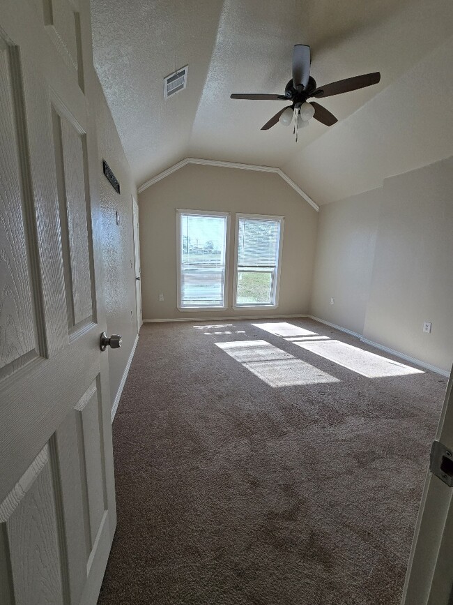 Building Photo - 3322 Springfield Rd