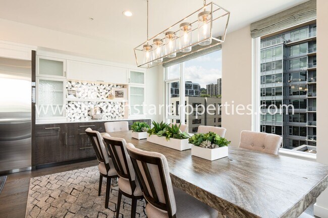 Building Photo - Unobstructed Views at The Strand