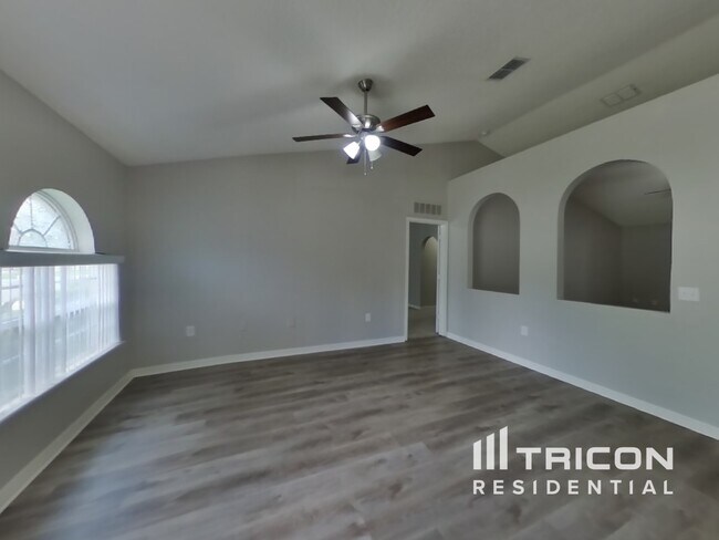 Building Photo - 2232 Nettlebrook St N