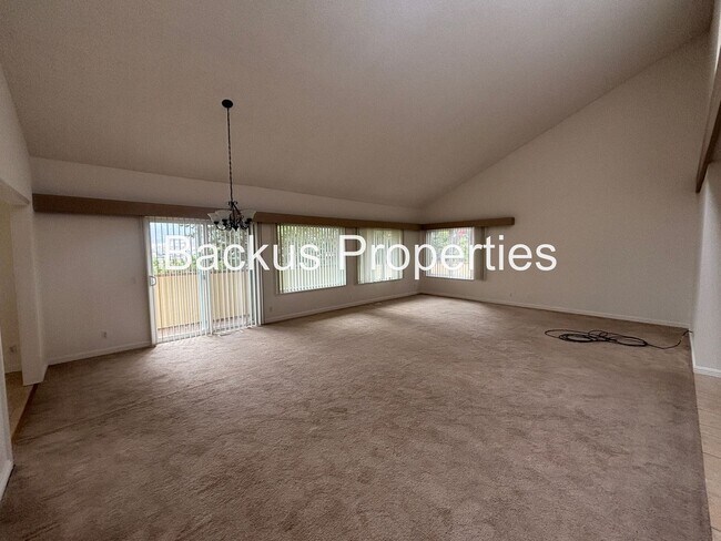 Building Photo - Beautiful three bedroom home in Carmel