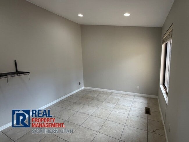 Building Photo - Garden South Condo with Views