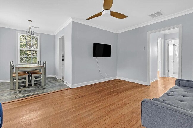 Building Photo - 2405 Eastwood Ave