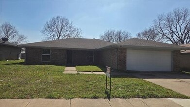 Building Photo - 1902 Overbrook Dr