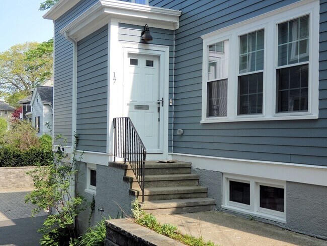 Building Photo - 17 Bonwood St