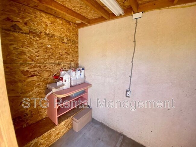 Building Photo - 1075 1400 W St