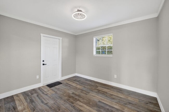 Building Photo - 108 SW 24th Ave