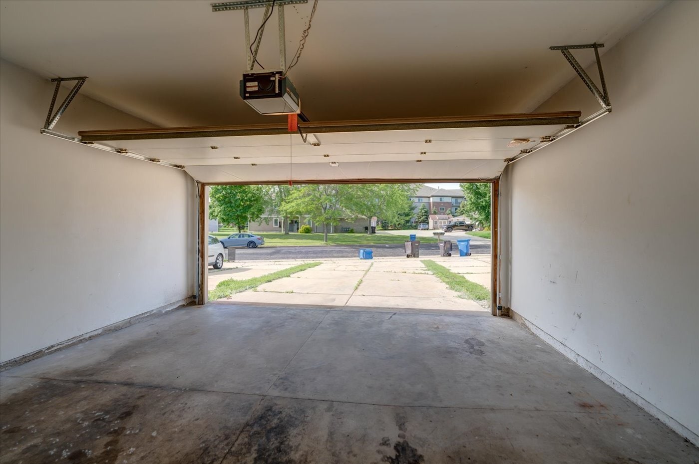 Building Photo - 264 Meadowside Dr