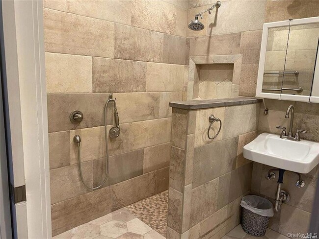 Building Photo - 389 Clubhouse Ct