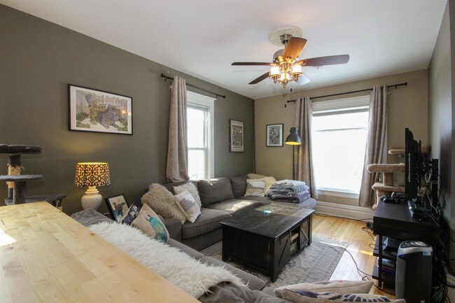 Building Photo - 1315 5th St NE