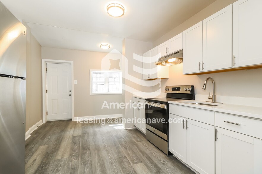 Building Photo - 552 N Wanamaker St