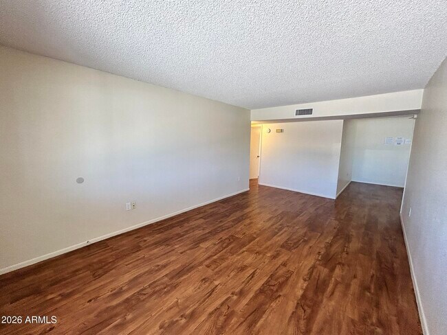 Building Photo - 3147 E Edgewood Ave