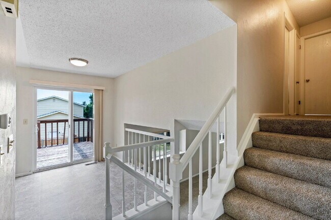 Building Photo - 465 Saddlemountain Rd