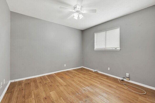 Building Photo - 6012-6014 Evers Rd