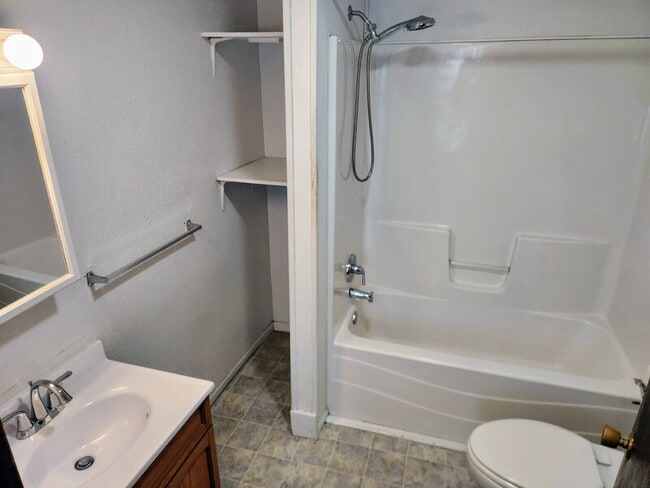 Building Photo - 1621 Willis Ave