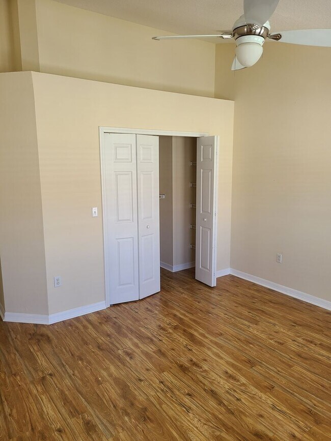 Building Photo - Spacious 3br 2.5ba Townhome in North Saint Petersburg
