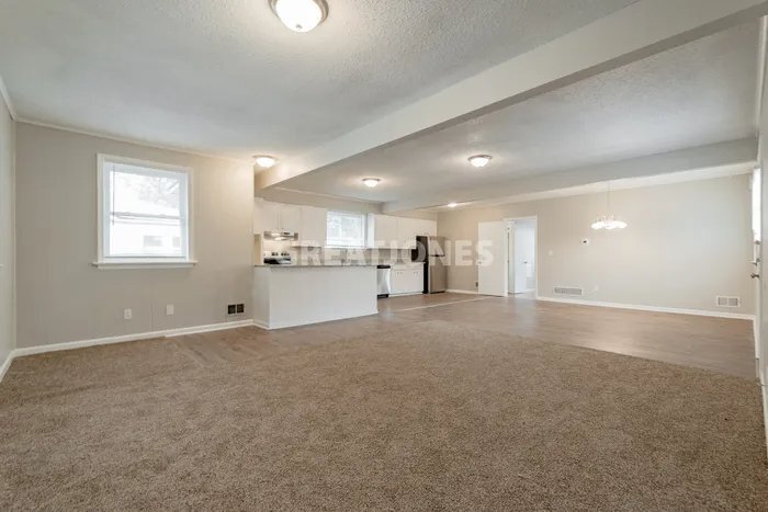 Building Photo - 2313 Westview Dr