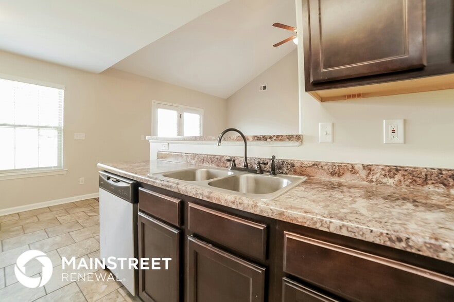 Building Photo - 4290 Carroll Dr