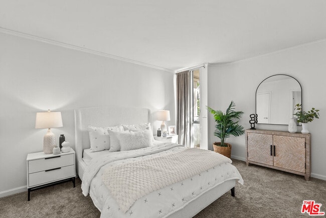 Building Photo - 11645 Montana Ave