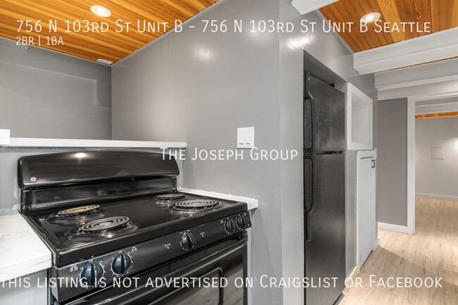 Building Photo - Beautifully updated 2 bed in North Seattle