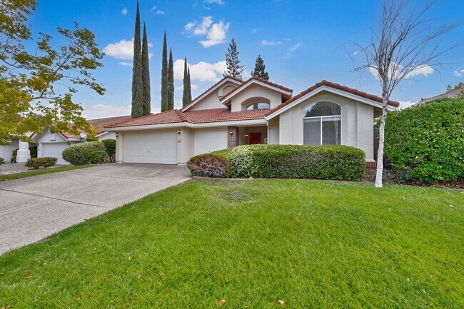 Building Photo - Updated 3 Bedroom Home with 3-Car Garage i...